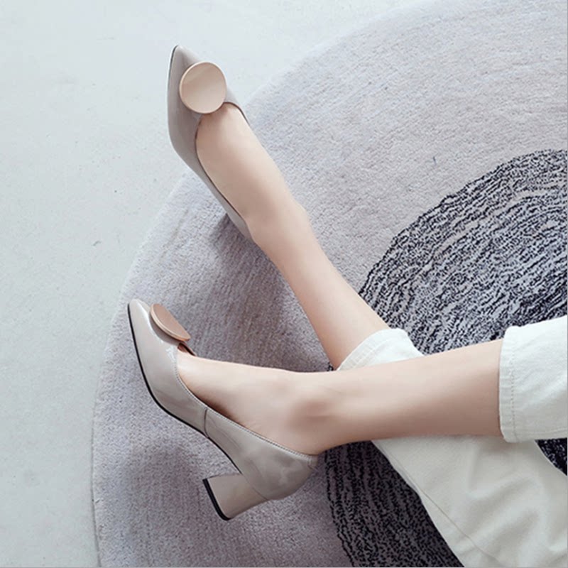 小码女鞋31 32 33韩版百搭金属圆扣浅口尖头2019新款漆皮女鞋子41在类目 女鞋, 低帮鞋中 - 来自Buy2taobao.com提供专业的淘宝代购服务