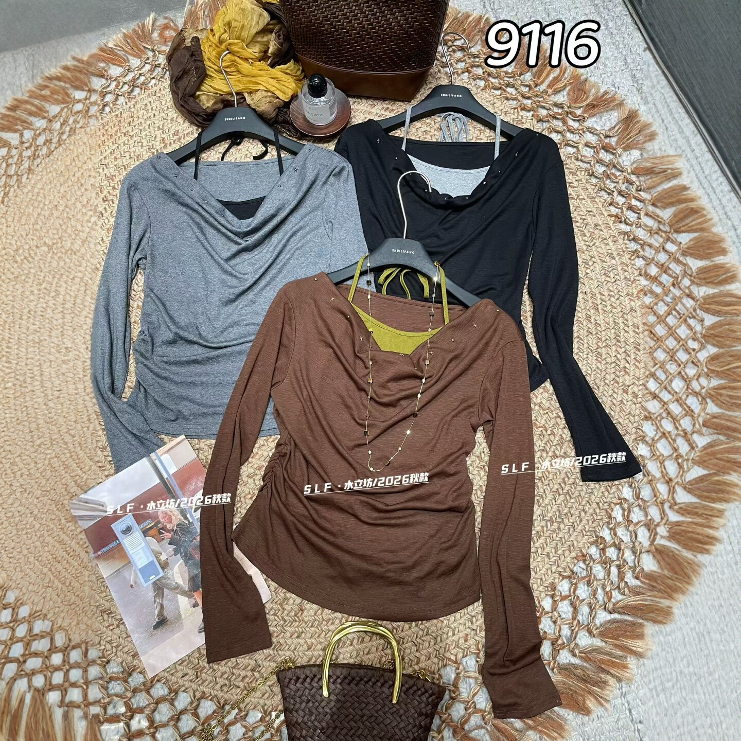 撞色拼接性感挂脖假两件T恤女