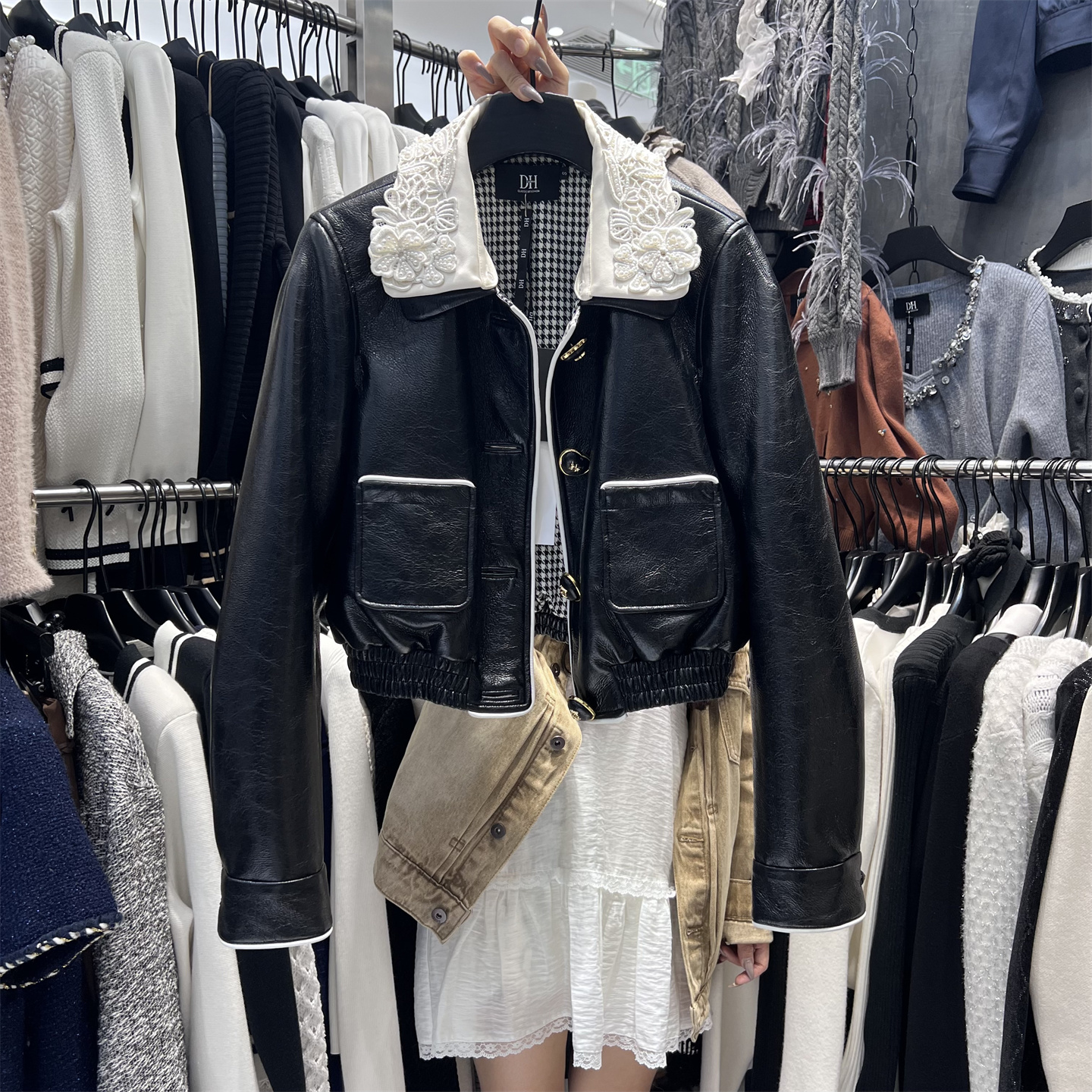 2025秋冬新款机车服夹克女设计感撞色翻领单排扣小个子皮衣短外套