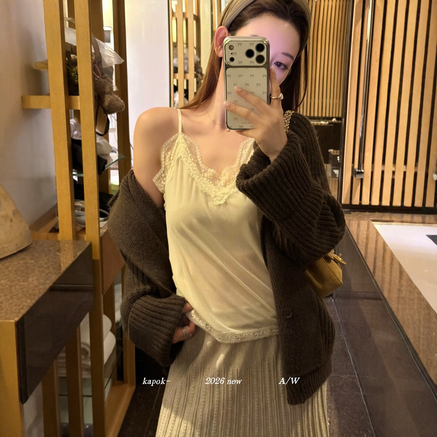 蕾丝拼接丝绒吊带背心