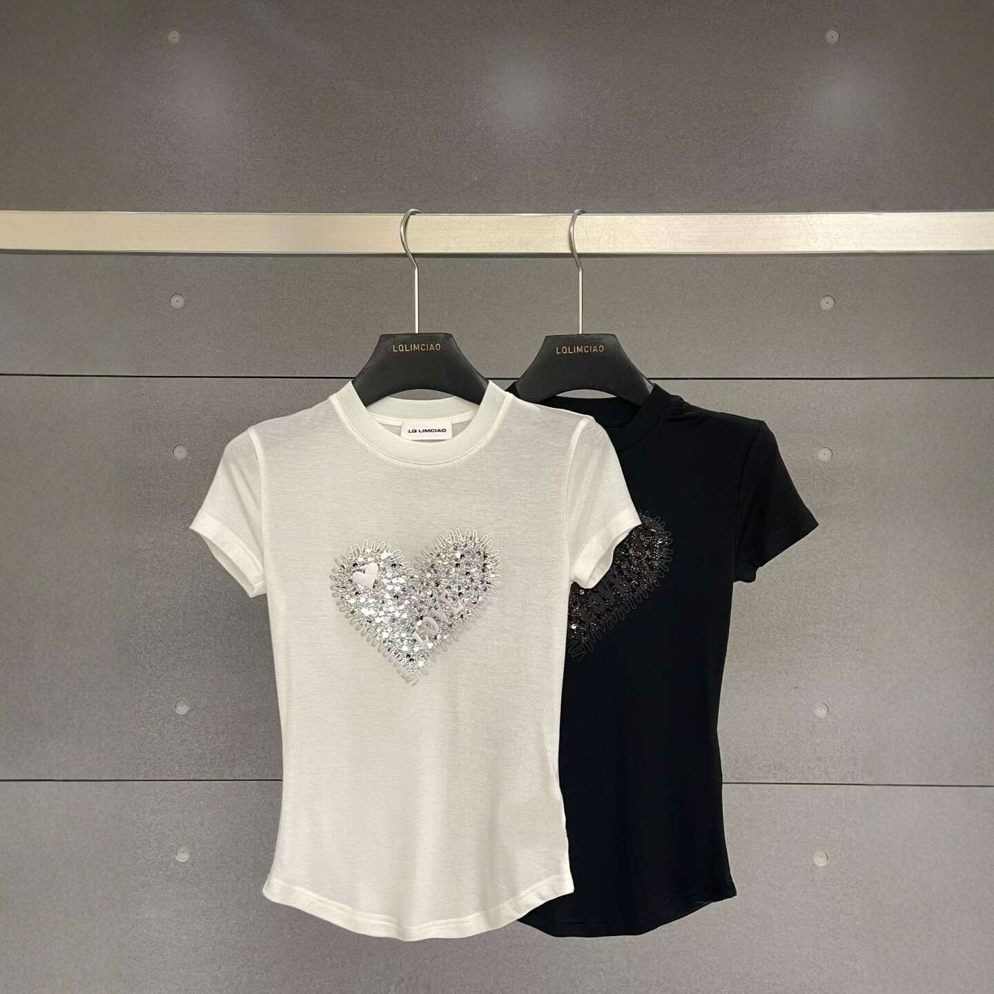 欧货2026春季新款小众设计亮片爱心刺绣弹力修身百搭短袖T恤上衣