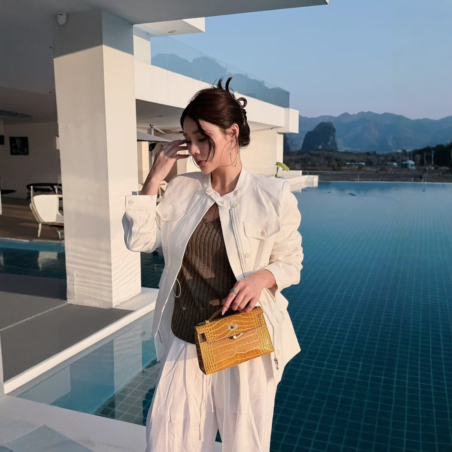 欧货2026春季新款简约白色短外套女立领拉链夹克休闲百搭小款外套