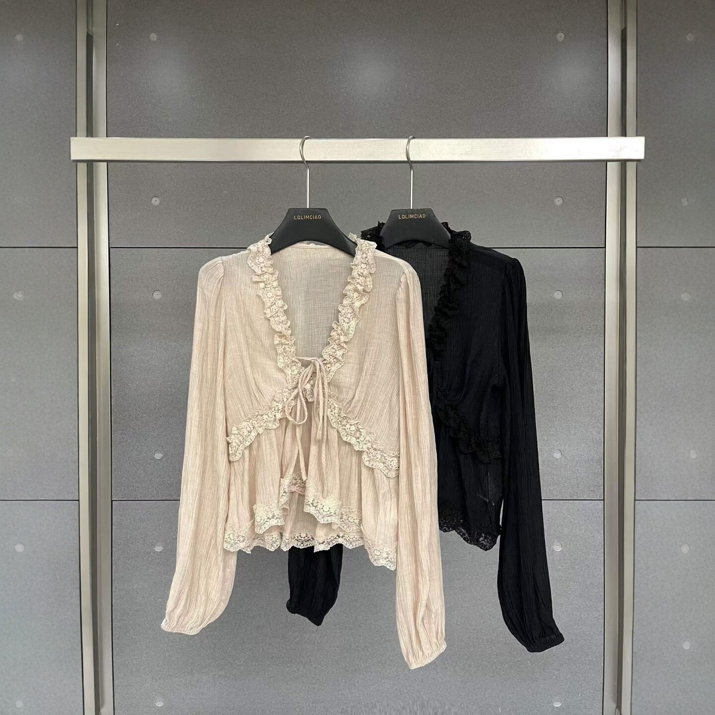 2026春夏新款设计感蕾丝拼接V领系带衬衫女长袖温柔风小个子上衣