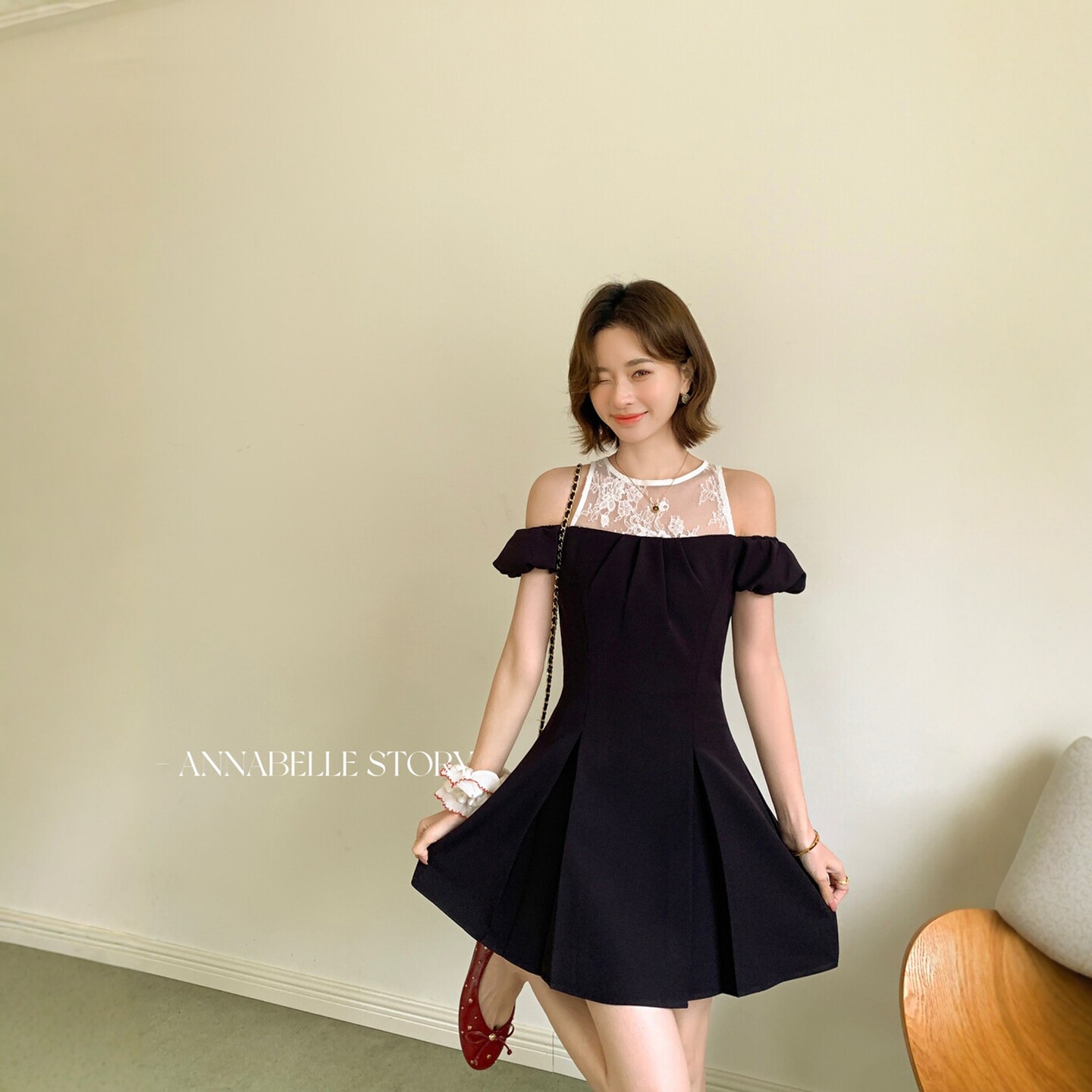 2026春夏新款韩版法式小众蕾丝拼接一字领收腰显瘦小个子连衣裙