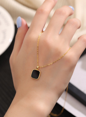 黑色方块项链女925纯银轻奢气质小众设计感ins黑玛瑙白贝吊坠