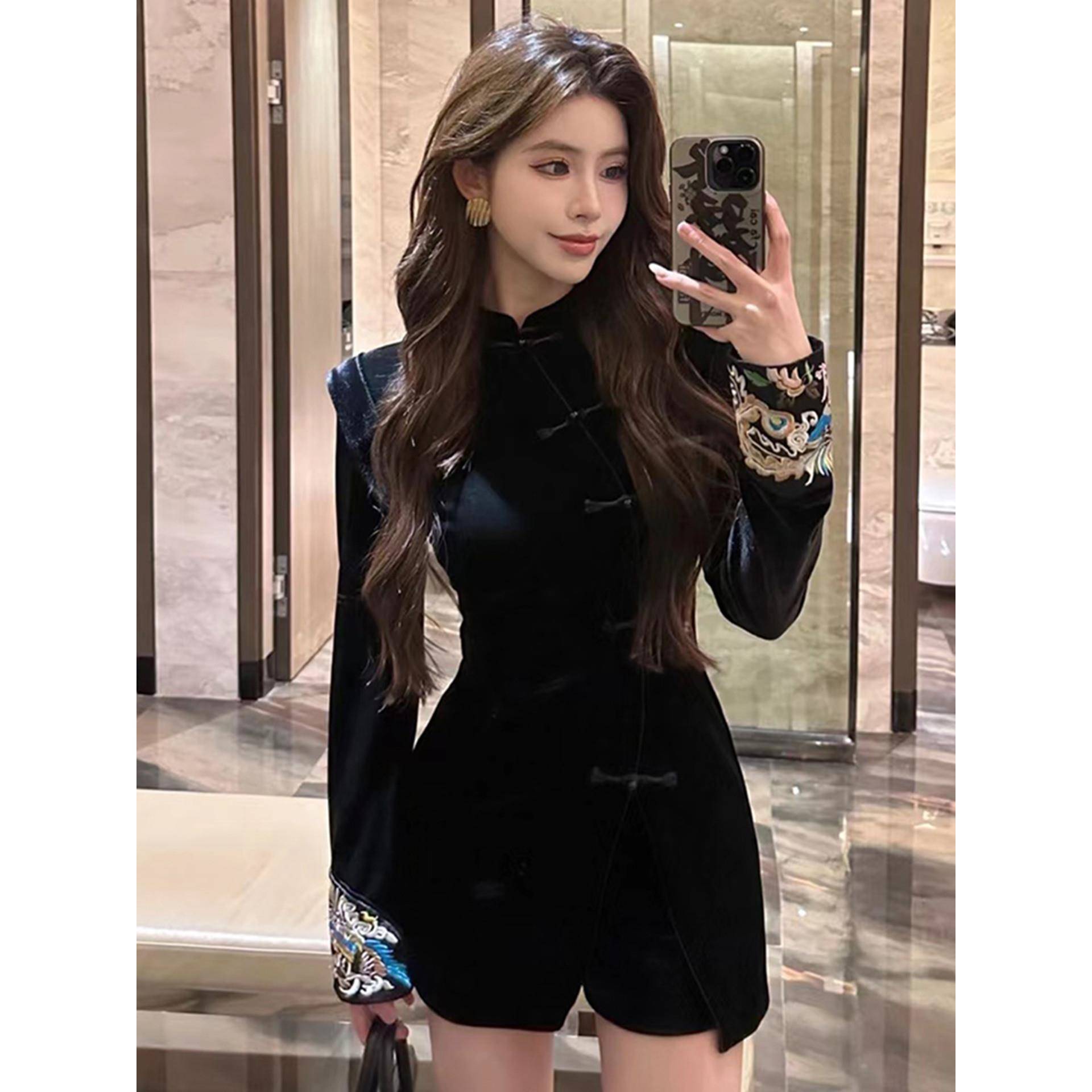 新中式时尚套装女春秋禅意女装轻国风丝绒刺绣上衣阔腿短裤两件套