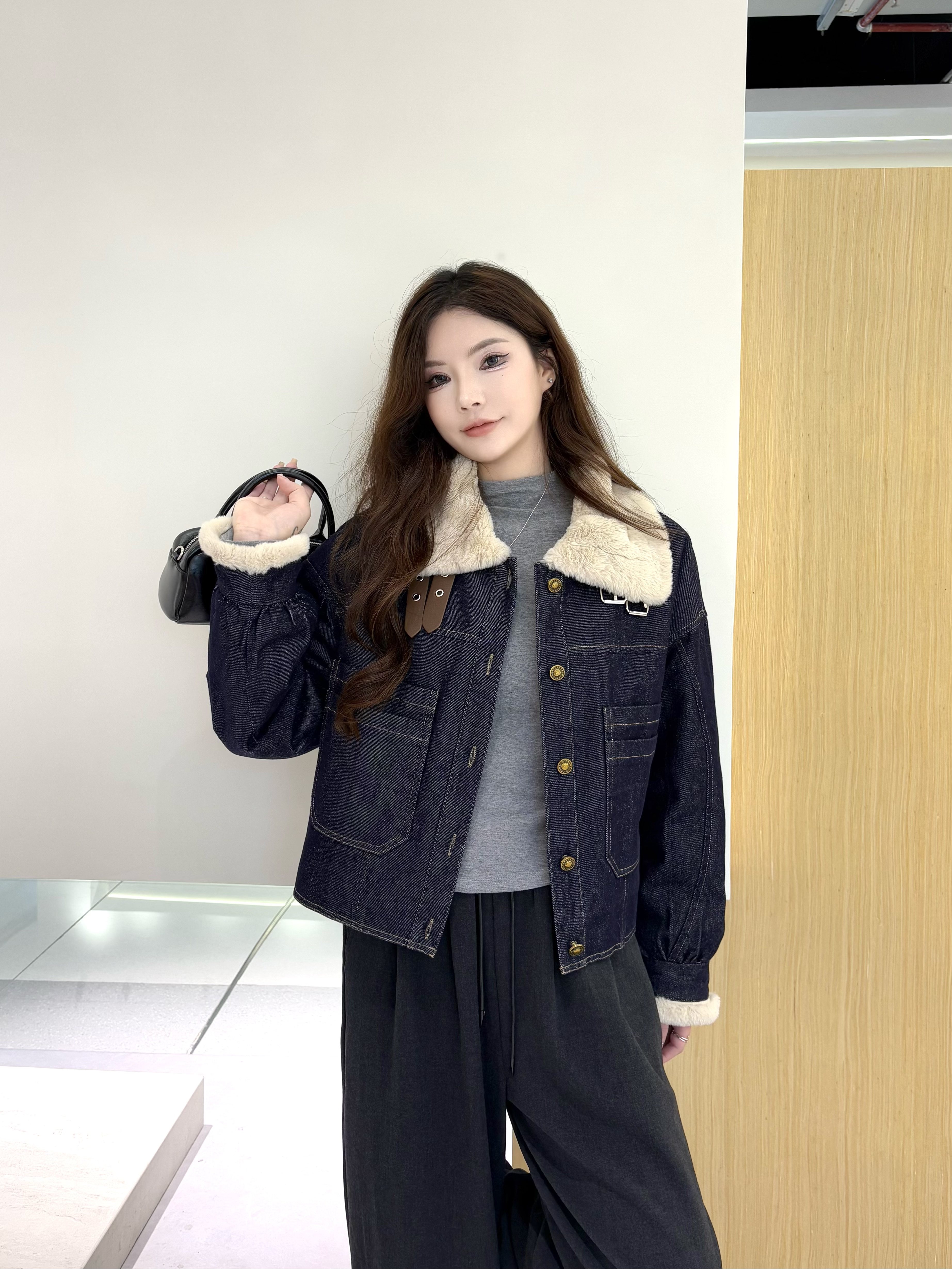 时尚百搭牛仔短款外套女2025冬季新款洋气显瘦加绒加厚棉服上衣潮