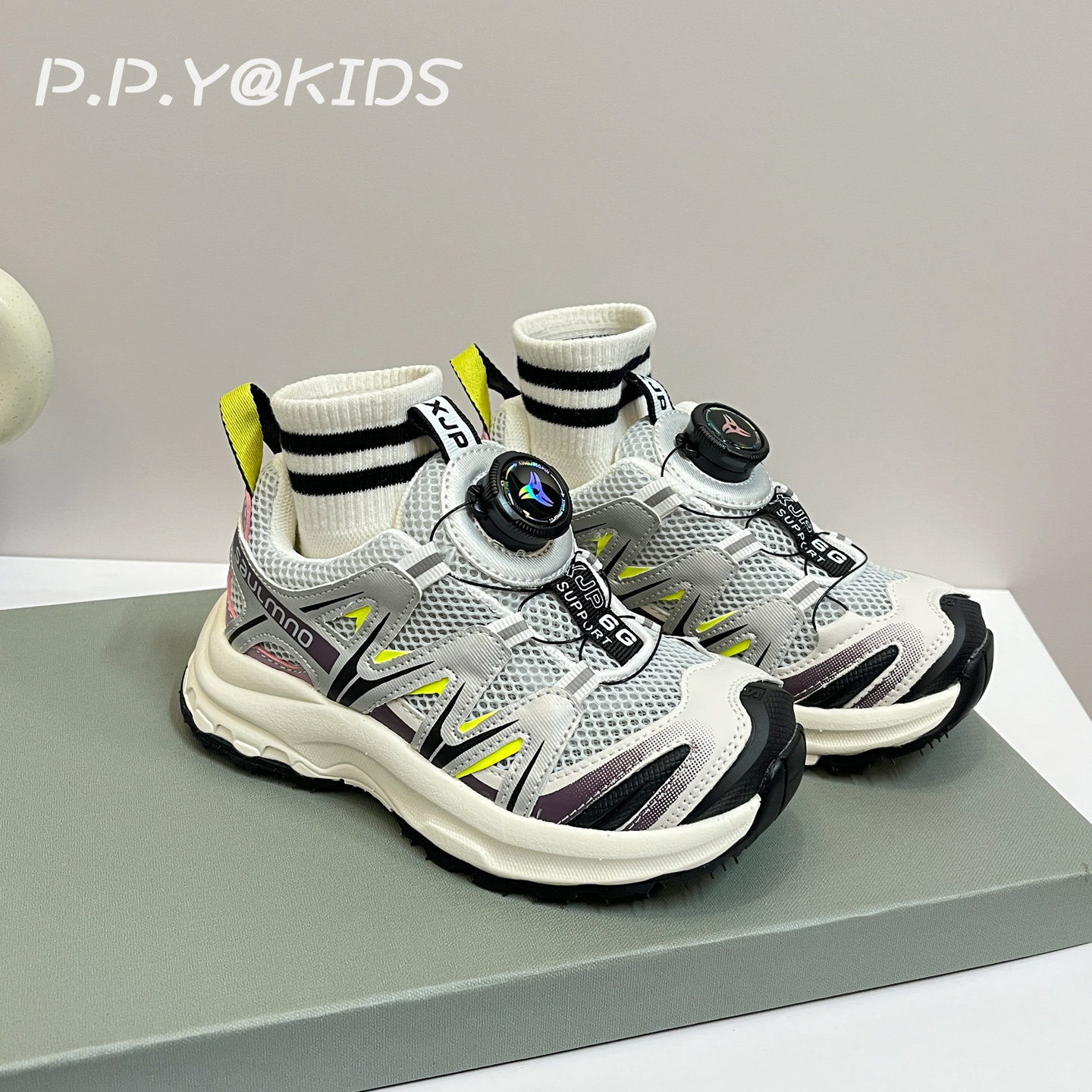 春夏款男童运动鞋2026新款女童单网面鞋薄款透气老爹鞋旋转扣软底