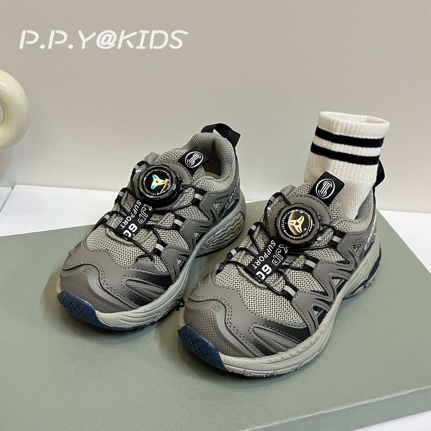 轻便秋款网面透气运动鞋登山跑步