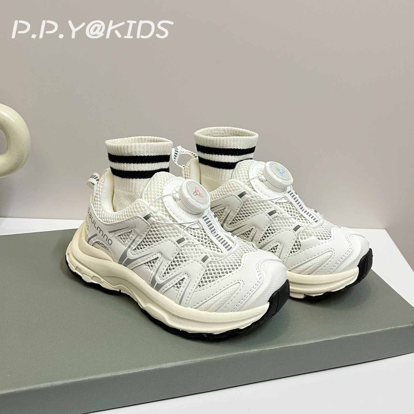 春夏款儿童小白鞋2026新款男女童单网面运动鞋白色透气轻便跑步鞋