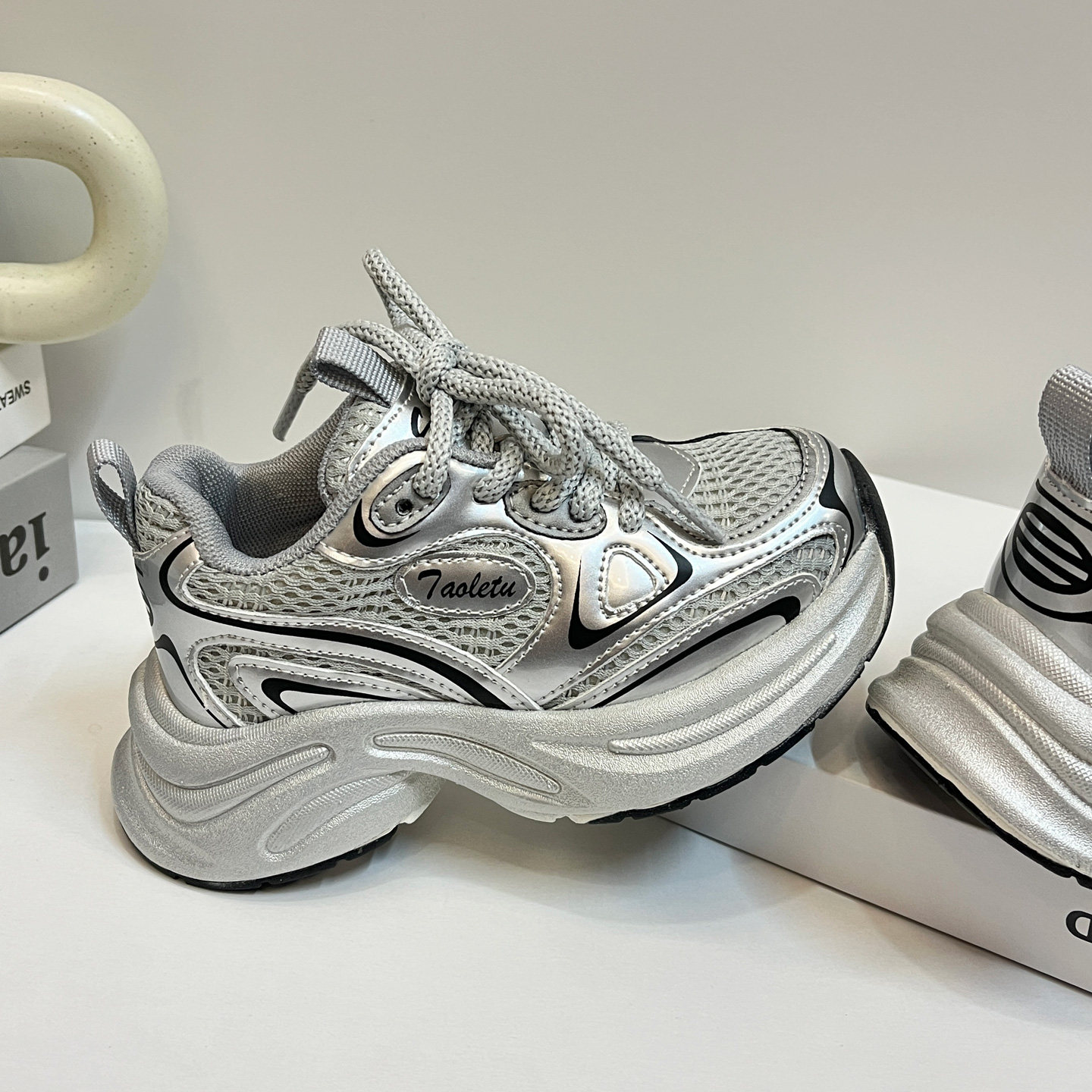 春款夏季女童运动鞋2026新款男童网面透气轻便老爹鞋中大童女孩潮