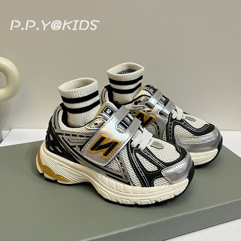 轻便儿童运动鞋2026春款网面透气男孩跑步鞋子减震软底女童老爹鞋