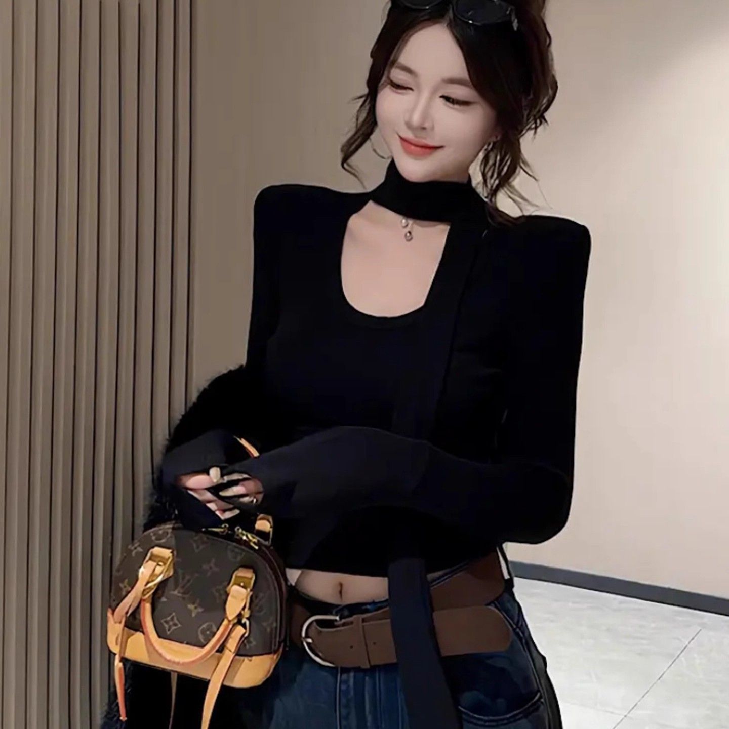 大码女装韩系飘带U领短款上衣秋冬季新款修身褶皱磨毛加绒长袖T恤