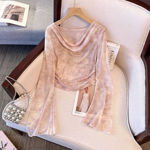 法式荡领薄款弹力网纱印花上衣女新款小众设计感喇叭袖罩衫防晒衣