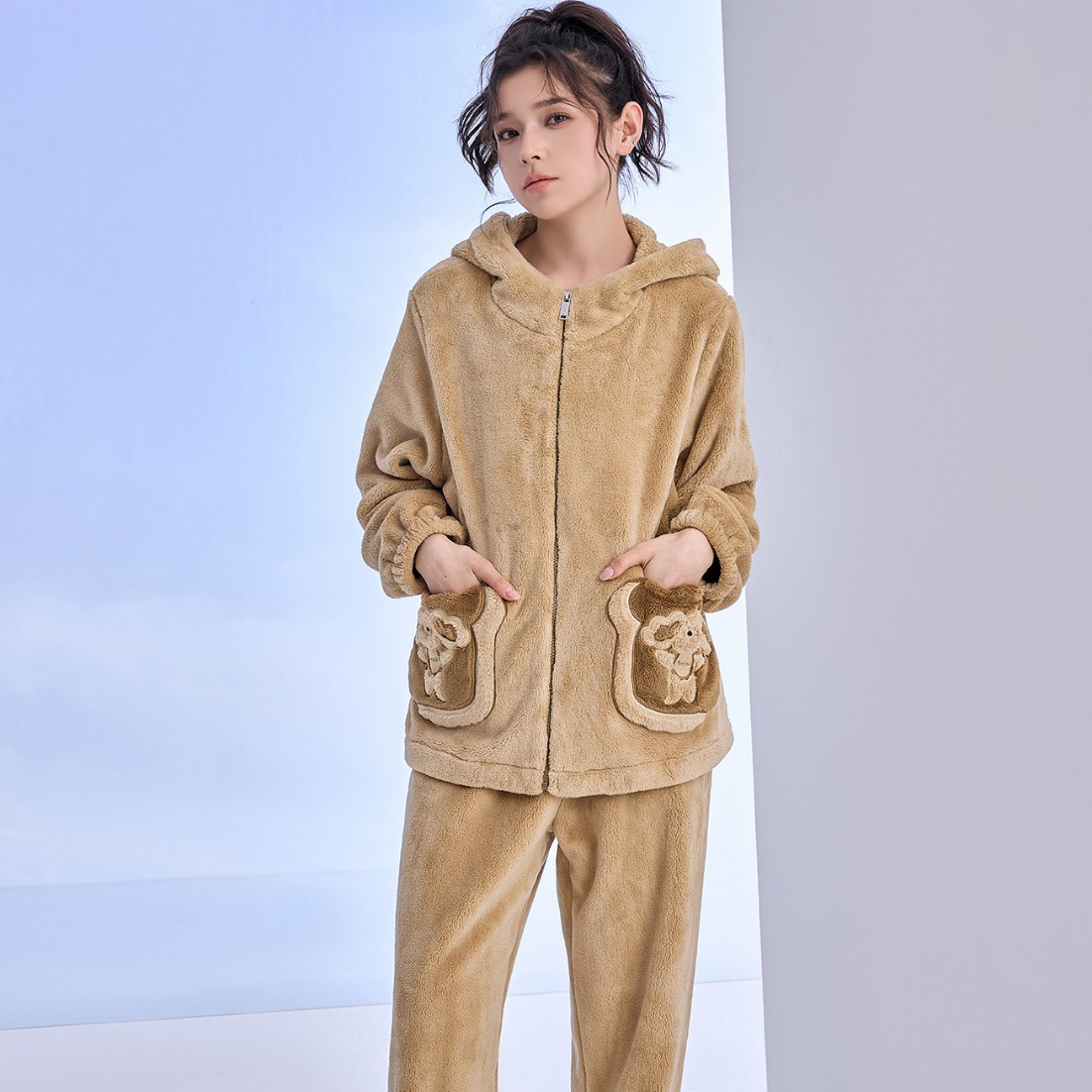 精雅女秋冬加厚珊瑚绒连帽睡衣