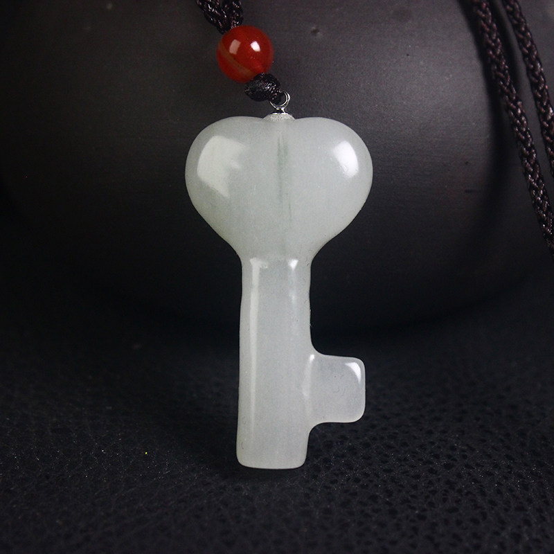 正品桂林鸡血玉贵妃料钥匙吊坠纯天然白玉石带证书时尚百搭冰透