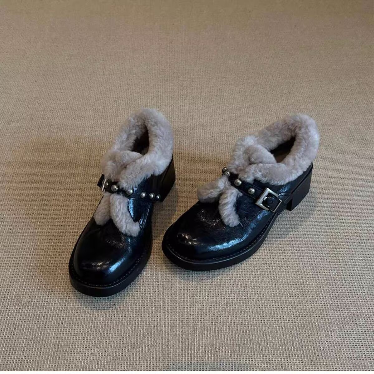 法式厚底小皮鞋女冬季新款水洗皮百搭加绒保暖毛毛鞋粗跟乐福单鞋