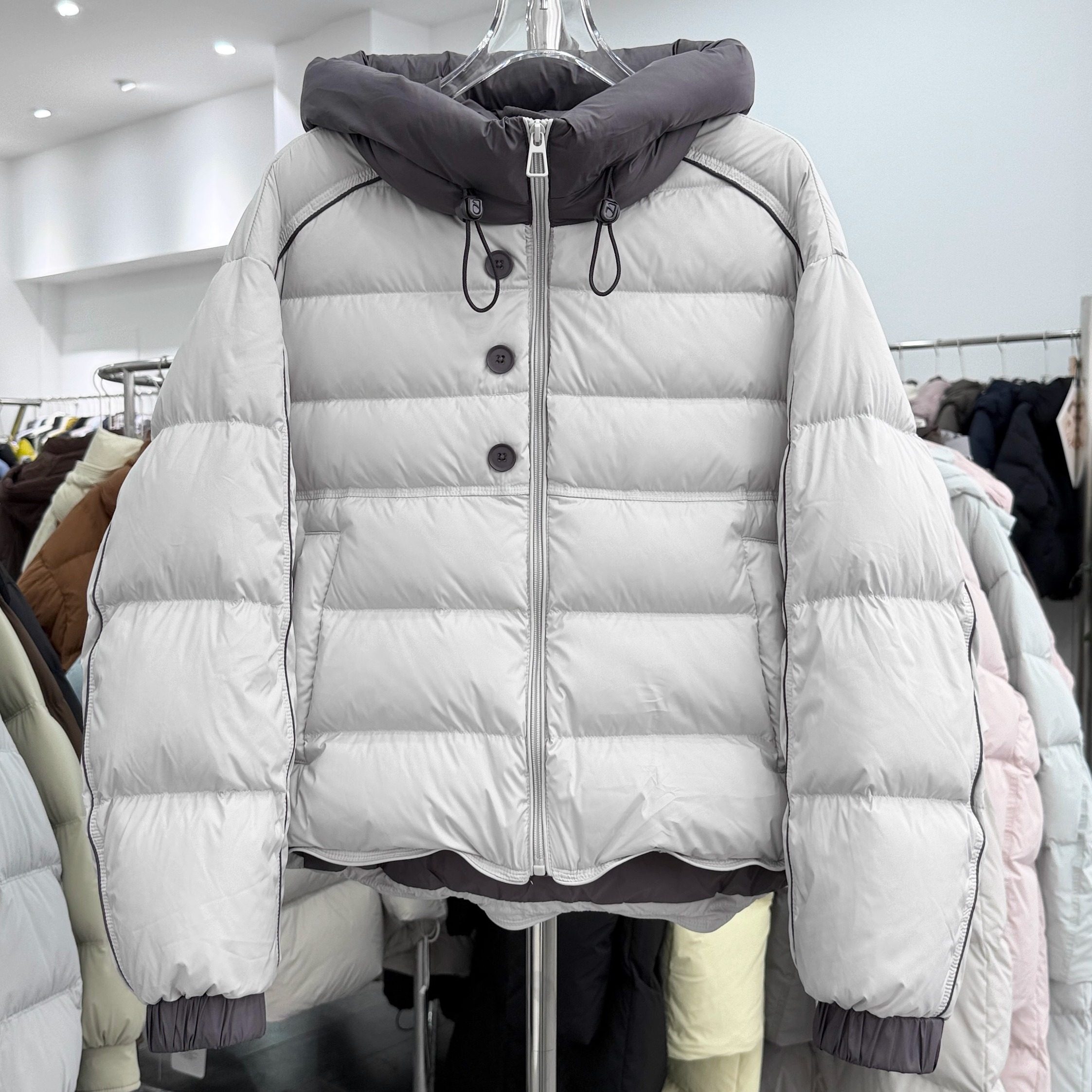 2025冬季新款时尚羽绒服女带帽子