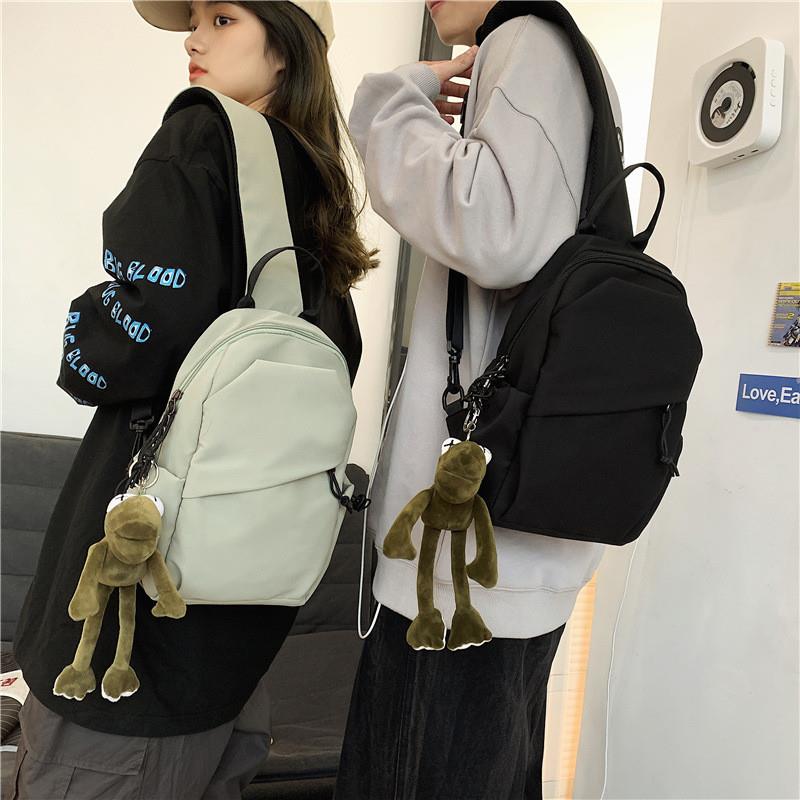 纯色背包斜挎包男潮牌ins风轻便简约休闲时尚新款情侣单肩胸包潮