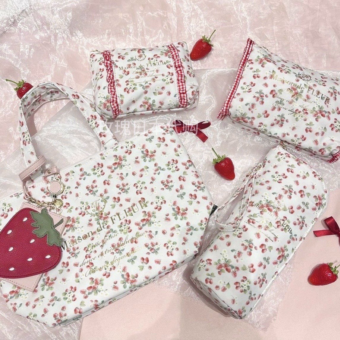 玫瑰日代 现货maison de fleur可爱草莓保温手提包水壶包化妆包