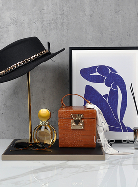 样板房衣帽间卧室轻奢橙色方包金色香水墨镜丝巾衣柜陈列展厅软装