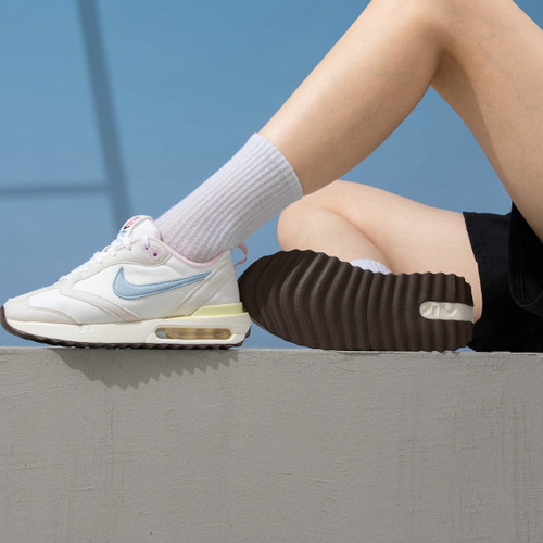 Nike耐克女休闲老爹鞋运动跑步鞋