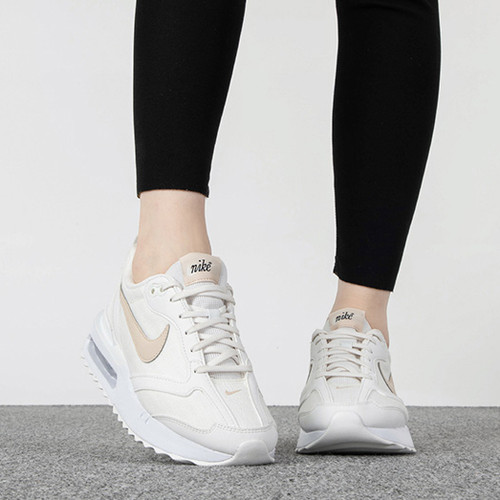 Nike女鞋运动休闲复古缓震跑步鞋