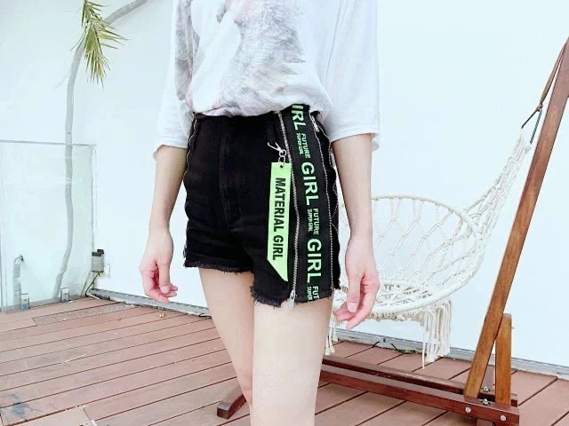 不退换 撞色侧面拉链重工侧边拉链造型毛边短裤黑色高腰牛仔短裤