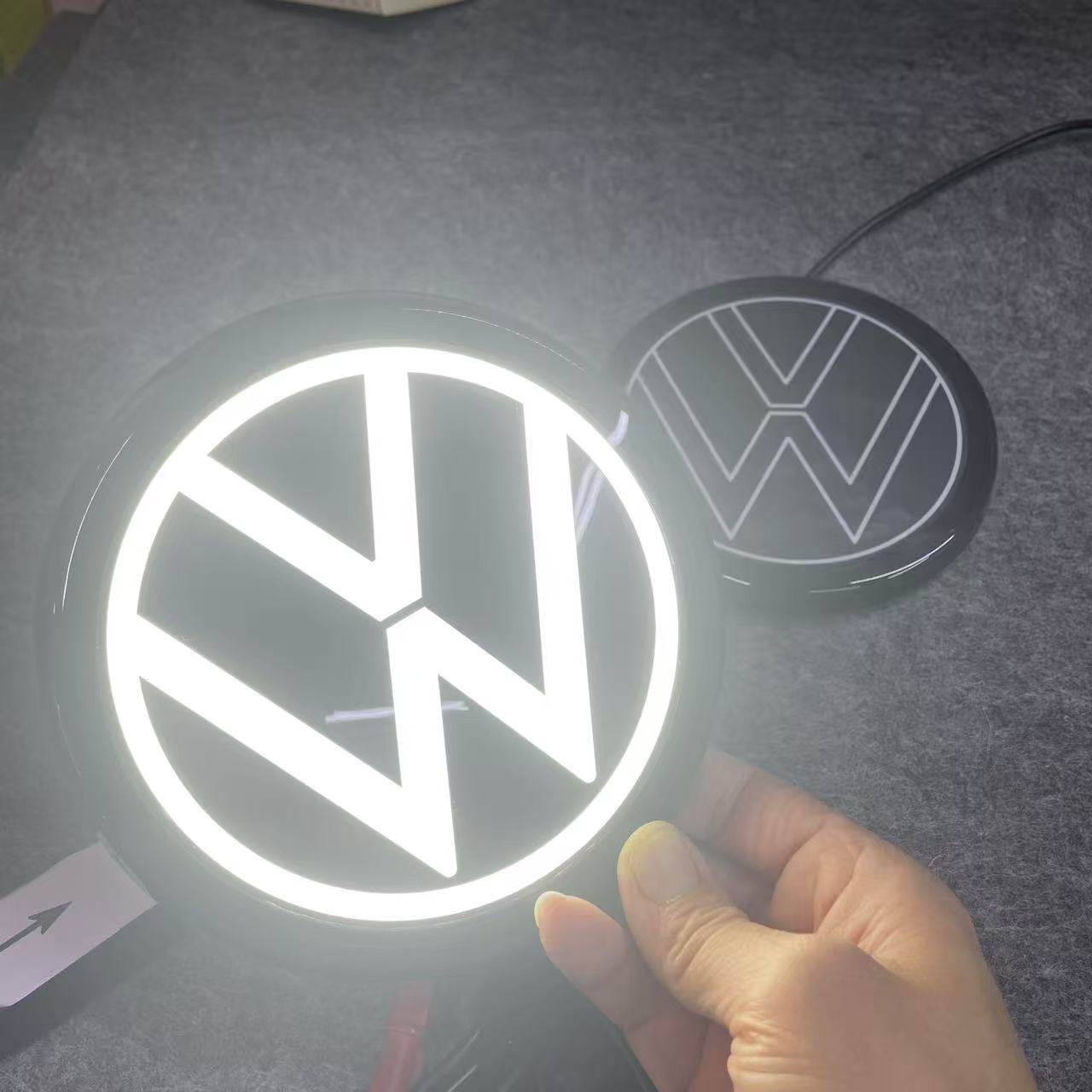 适用于大众途观L帕萨特迈腾速腾高尔夫CC宝来探歌探岳ACC发光车标