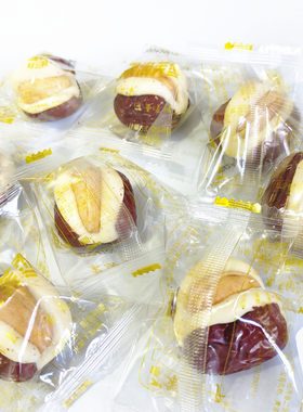 笨法子火烤腰果泡芙枣网红零食奶枣新疆红枣坚果小包散装陕西特产