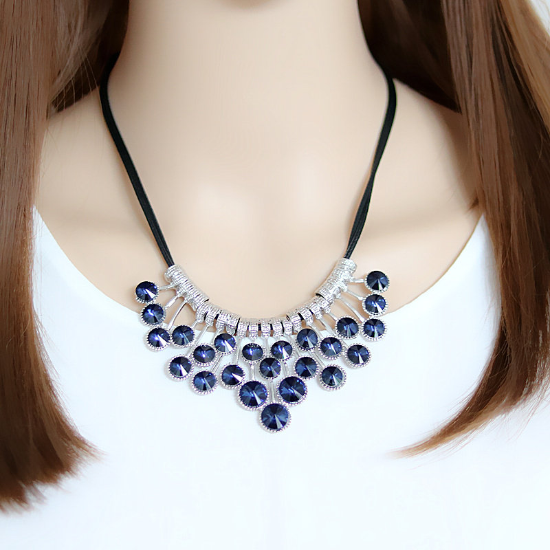 时尚白搭蓝色水晶夸张项链韩版短款皮绳链女装饰挂件毛衣链配饰品