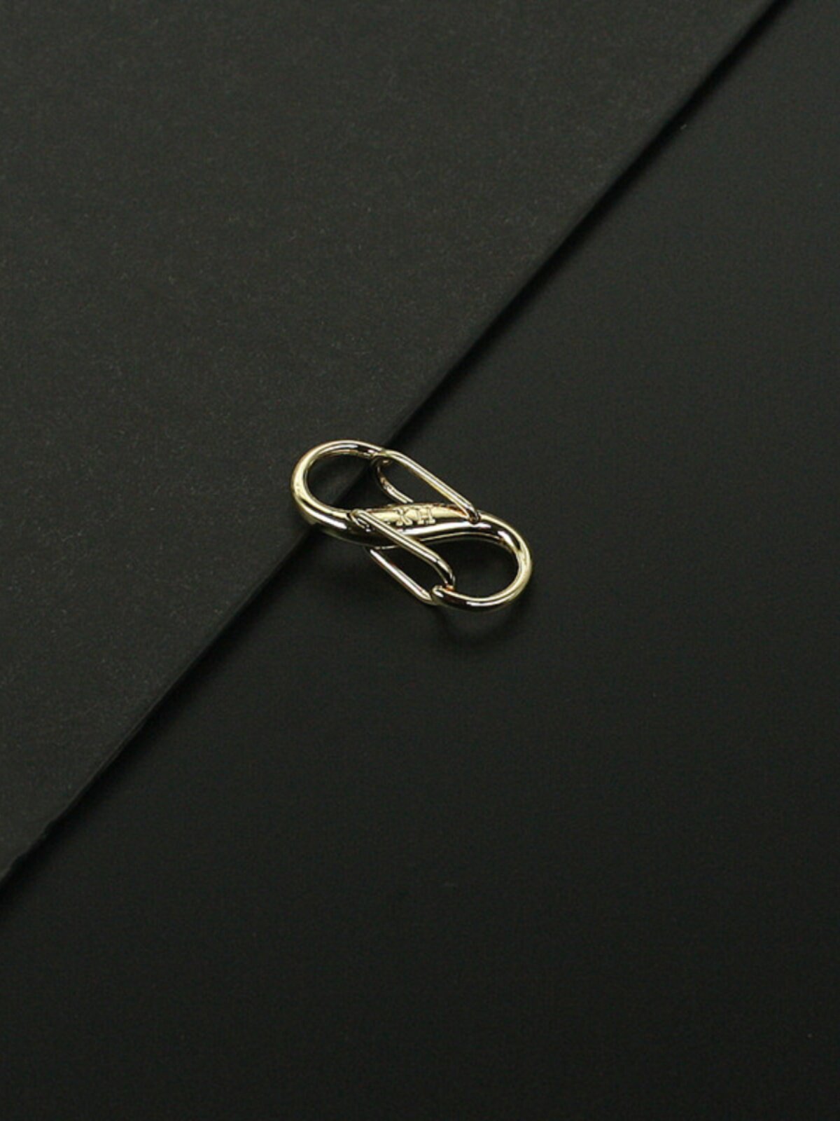 BAG CHAIN ADJUSTMENT BUCKLE ACCESSORIES S-SHAPED ADJUSTMENT DOES NOT FADE ARTIFACT SHORTENS CHAIN LENGTH SHORTENS CHAIN ADJUSTMENT BUCKLE