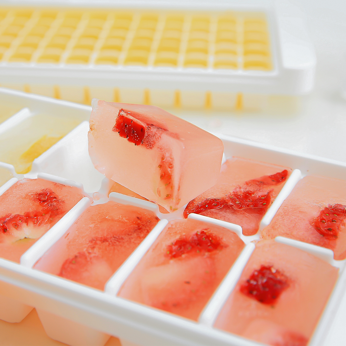 日本进口带盖冰格冰箱宝宝辅食盒