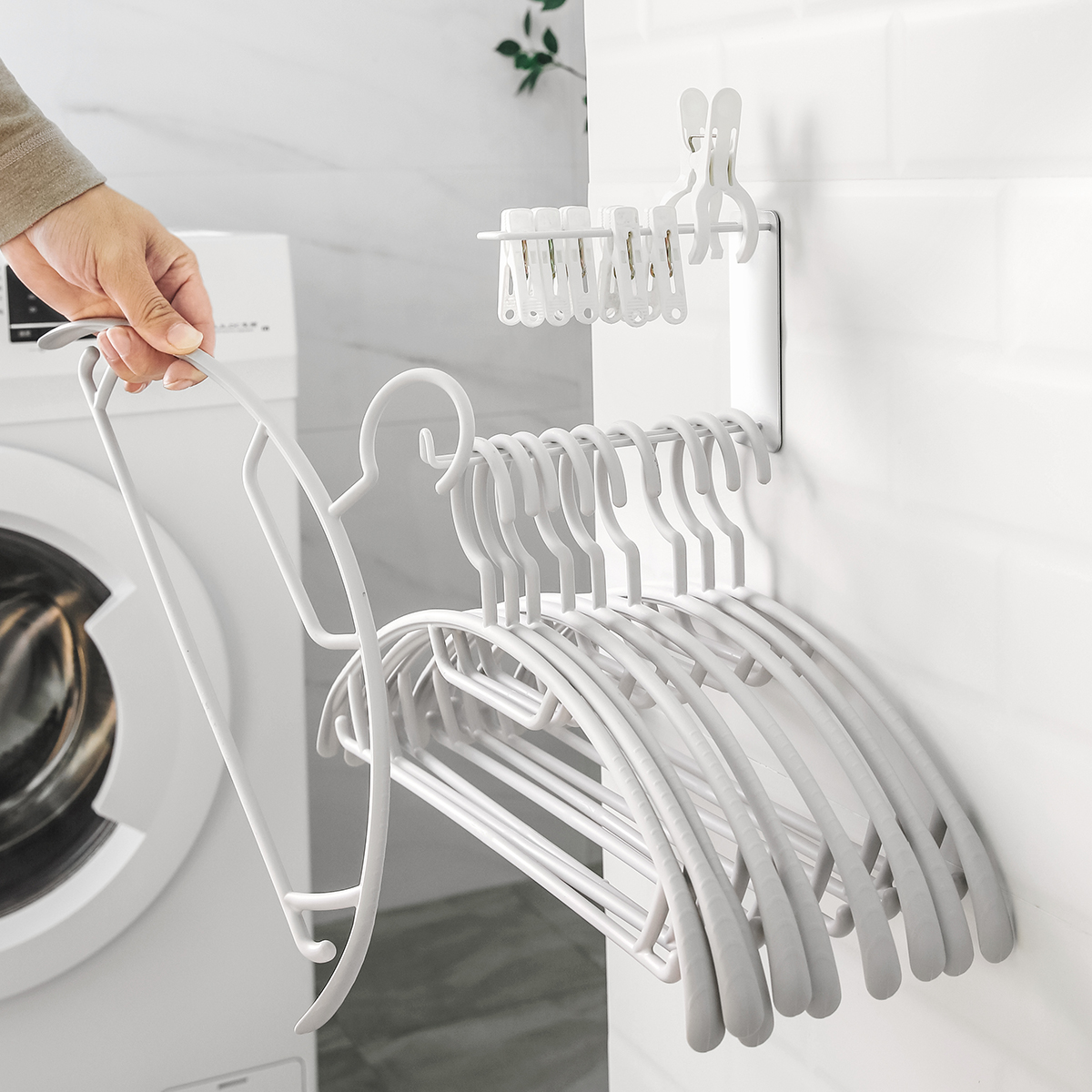 衣架收纳神器阳台整理架晾放衣架子挂钩免打孔多功能壁挂式置物架