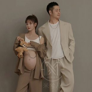 1314展会新款影楼孕妇情侣拍照孕姿服装个性男人装西服套装出租