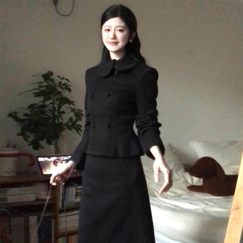 2025新款富家千金赫本风黑色套装连衣裙子女秋冬季高级感收腰长裙