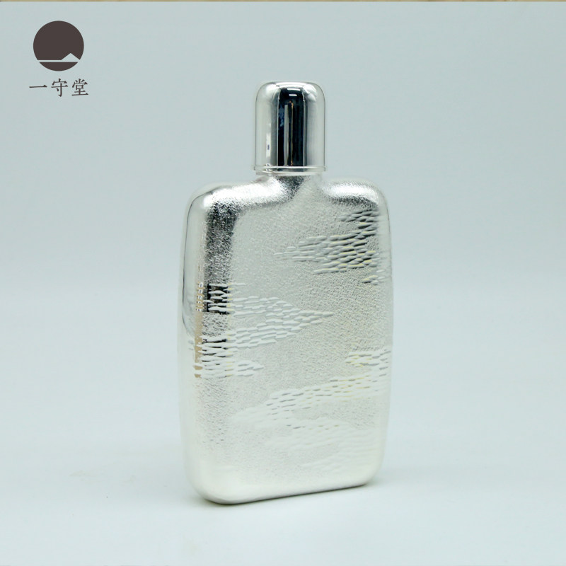 纯银手工户外登山便携瑞云纹威士忌酒壶日本进口银器水壶一守堂