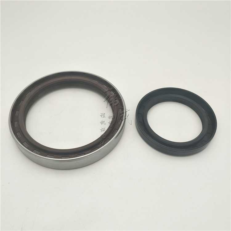 适用小松挖掘机PC128/138US-2勾机 康明斯4D95发动机曲轴前后油封