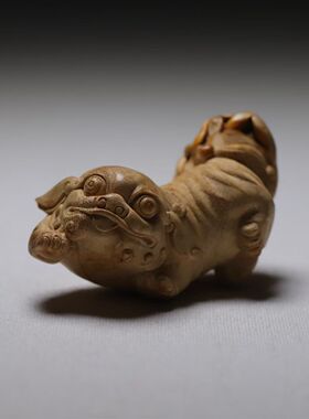 山宁竹舍 工艺美术大师卢培纲竹根雕俏皮花尾幼狮把件