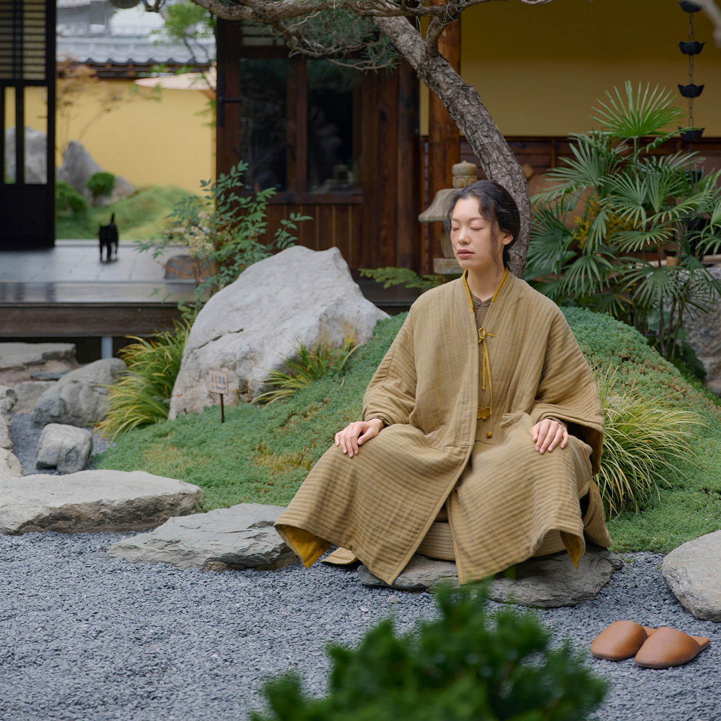 朵朵可可26秋冬新款女加厚夹棉保暖披风斗篷冥想暖袍