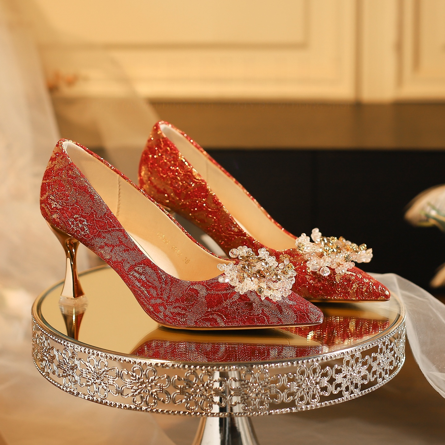 中式刺绣绝美高跟鞋秀禾婚纱两穿新娘婚鞋敬酒服不累脚尖头订婚鞋