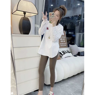 女时尚 秋冬新款 长袖 圆领打底衫 宽松设计感德绒磨毛开叉外套 中长款