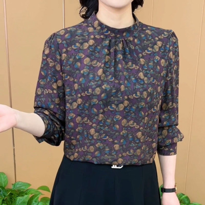 中老年长袖t恤女春款碎花立领显瘦小衫中年妈妈宽松遮肉透气上衣