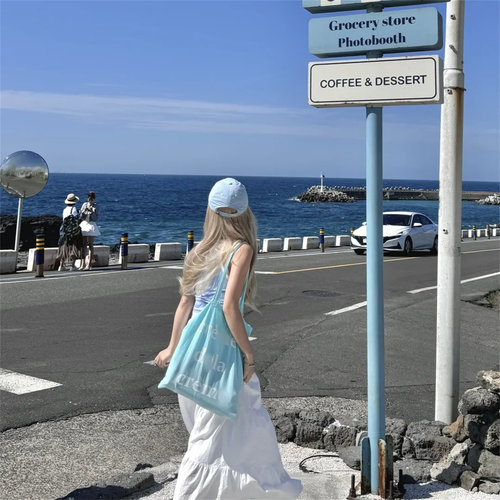 博主同款薄荷绿帆布印花字母包