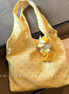 韩系ins可爱奶黄色波点帆布包2026春夏日常通勤百搭大容量单肩包
