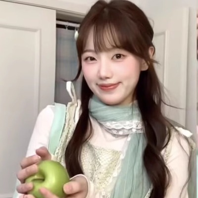 丝巾叠戴！蕾丝+绿色丝巾