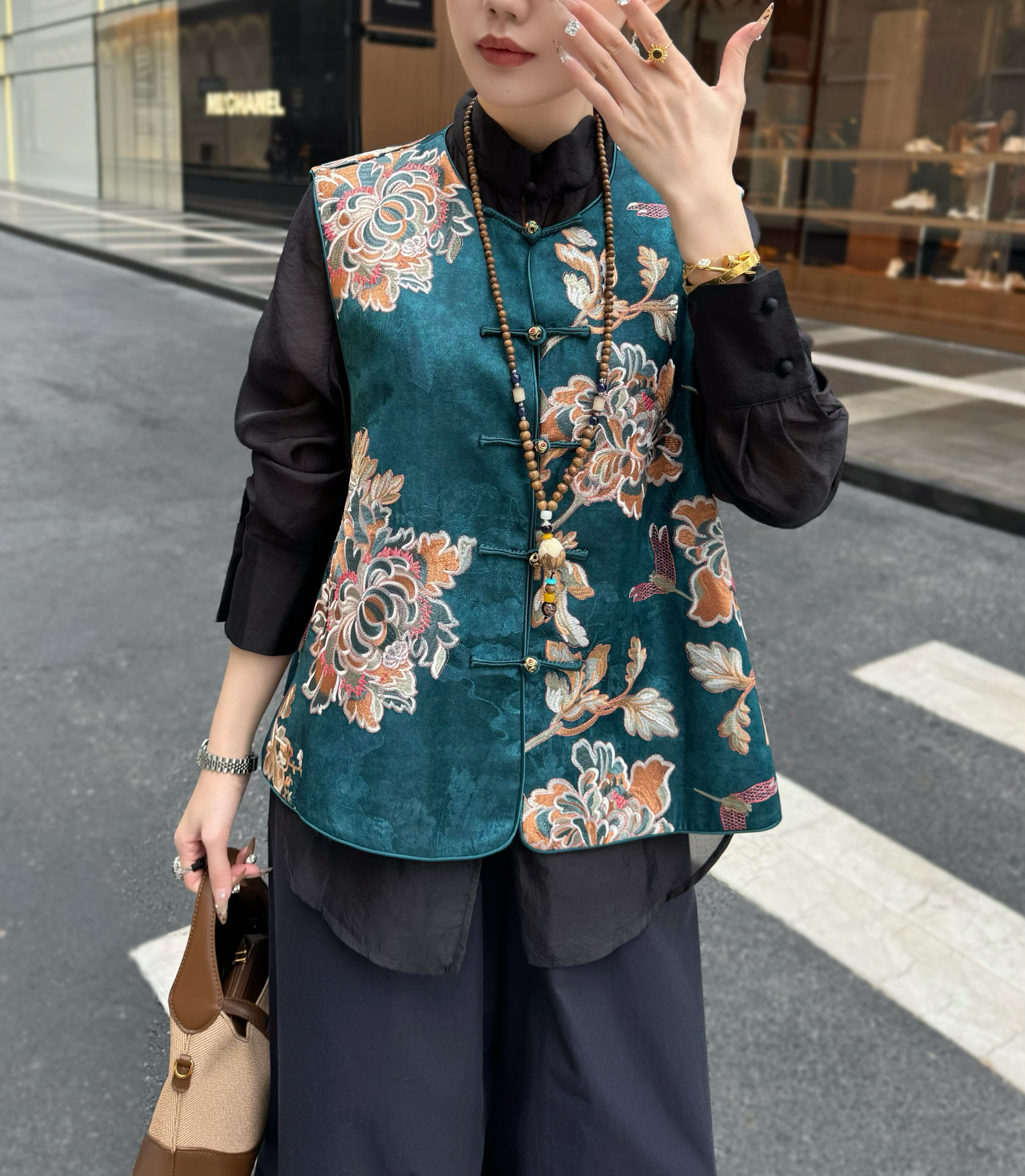 重工马甲重工刺绣钉珠新中式国风立领盘扣气质百搭显瘦减龄上衣女