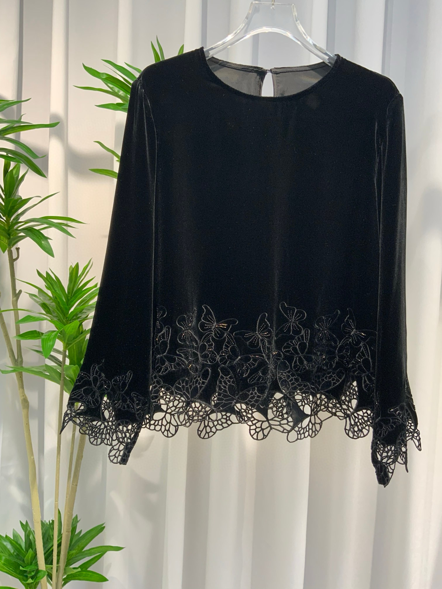 法式优雅蕾丝刺绣上衣圆领衬衫女2025早春新款别致白衬衣打底衫