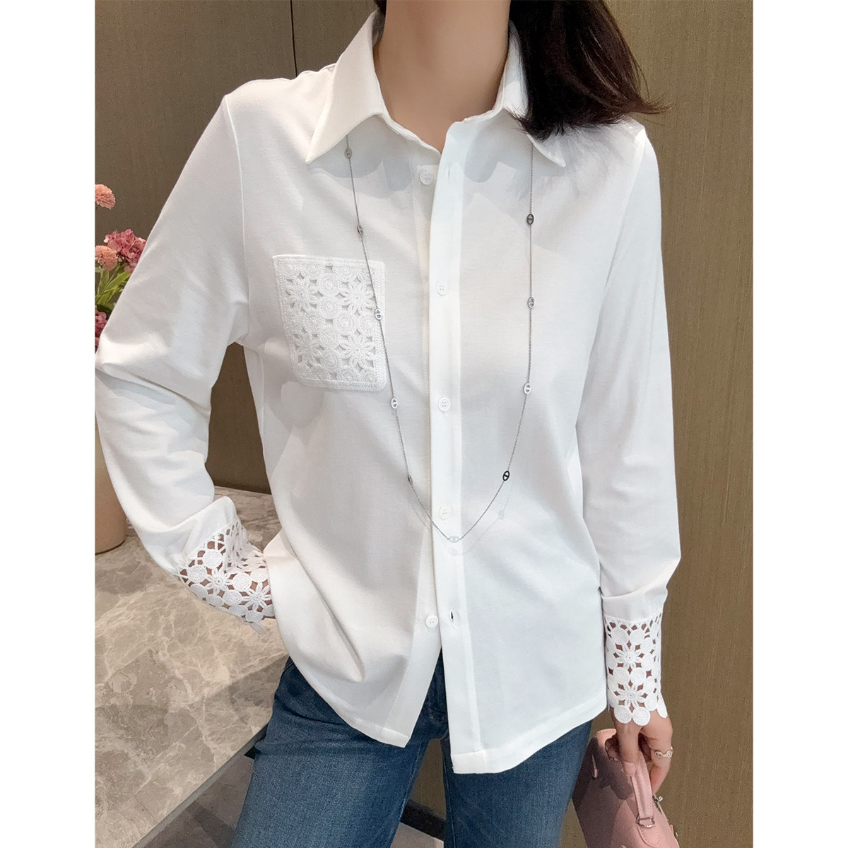 外穿叠穿都好看 简约精致 镂空蕾丝钩花拼接白色全棉翻领长袖衬衫