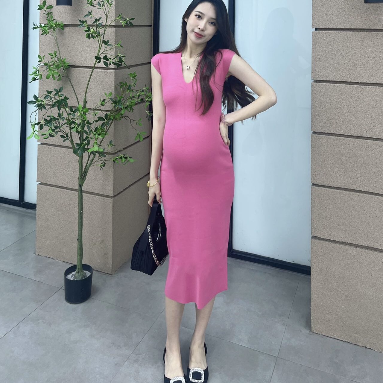 孕妇夏港风V领冰爽丝连衣裙包袖遮副乳收腰显瘦高级感气质包臀裙